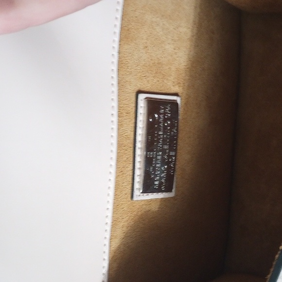 Gorgeous Valentino crossbody bag - Picture 4 of 8